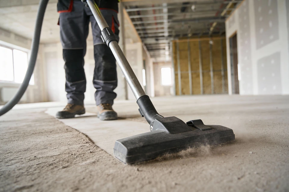 Chariot de construction pour le nettoyage sur un chantier de construction